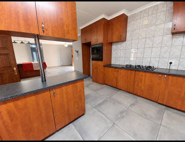 3 BEDROOM HOUSE FOR SALE IN ROTHDENE